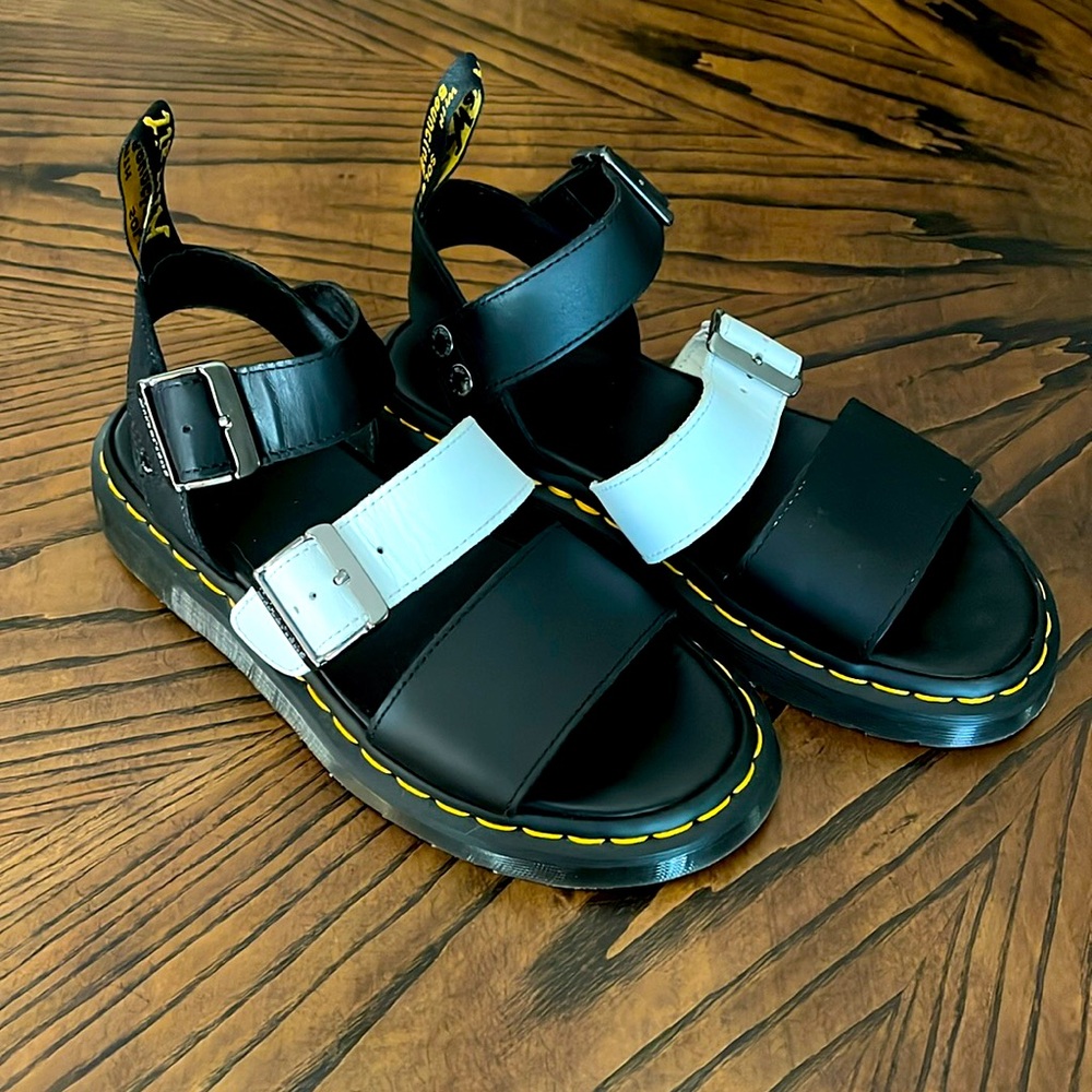 Dr Martens sandals 3 straps, Excellent condition!